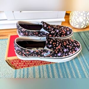 Women's VANS Classic Slip on sneaker🌺Black Floral 🌺 Size 8.5 Brand new in box